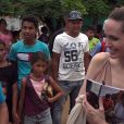 L'envoyée spéciale du Haut Commissariat des Nations Unies pour les réfugiés, Angelina Jolie s'adresse aux habitants de Riohacha, en Colombie, le 7 juin 2019.