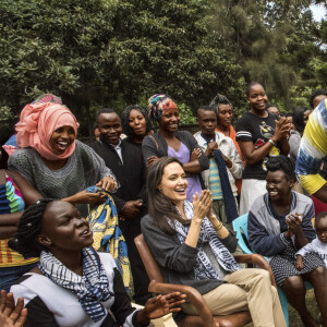 Angelina Jolie (Envoyée Spéciale du Haut Commissariat des Nations Unies pour les Réfugiés (HCR)) assiste à un défilé de mode dans un camps de réfugiés du UNHCR de Nairobi. Angelina Jolie a déclaré n'être jamais allée à un défilé de mode. Kenya, le 8 mars 2018.
