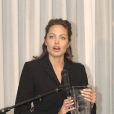 Angelina Jolie au siège des Nations unies (ONU) à New York City, New York, Etats-Unis, le 22 octobre 2003.