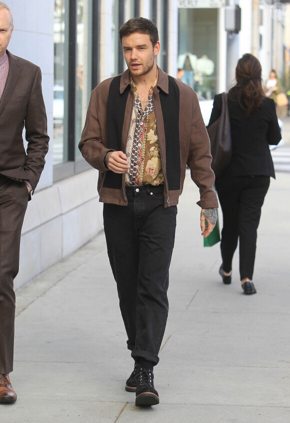 Liam Payne se promène dans les rues de Los Angeles avec un ami. Le 21 janvier 2020