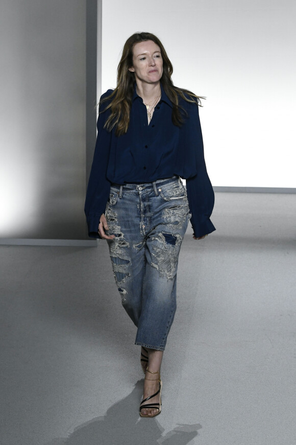 Clare Waight Keller au défilé Givenchy Collection Prêt-à-Porter Printemps/Eté 2020 lors de la Fashion Week de Paris (PFW), le 29 septembre 2019.
