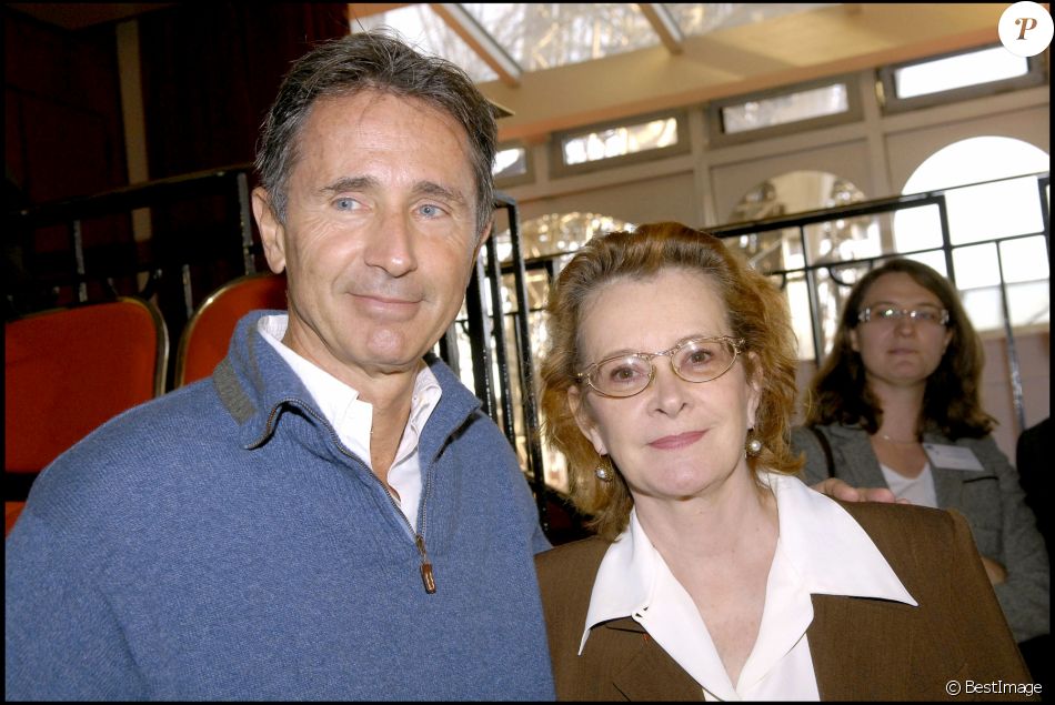 Thierry Lhermitte et Dominique Lavanant en septembre 2007 à Paris lors d'une campagne au profit Thierry Lhermitte et Dominique Lavanant en septembre 2007 à Paris lors d'une campagne au profit