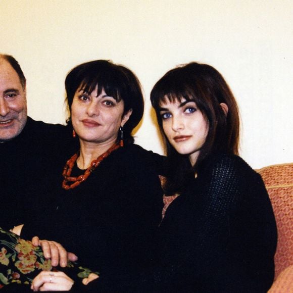 Michel Delpech en backstage avec sa femme Genevieve et sa belle-fille Pauline à l'Olympia de Paris. Photo non datée. @Stephan Kyndt/Alamo/ABACAPRESS.COM