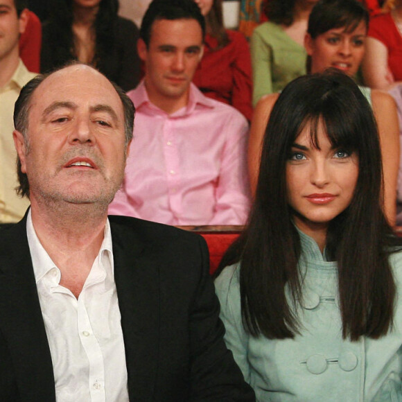 Michel Delpech en backstage avec sa femme Genevieve et sa belle-fille Pauline lors de l'enregistrement de l'émission "Vivement Dimanche" à Paris. Le 17 janvier 2007. @Max Colin/ABACAPRESS.COM