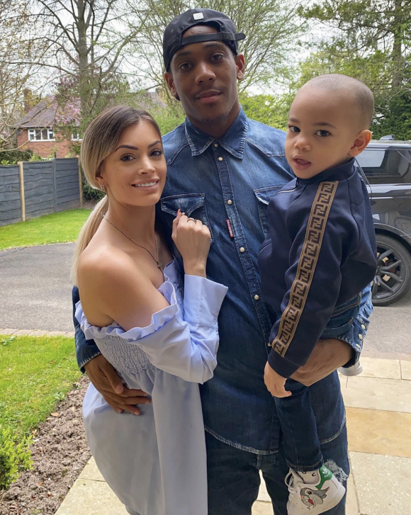 Mélanie Da Cruz et son mari le footballeur Anthony Martial avec leur fils Swan - Instagram, 12 avril 2020