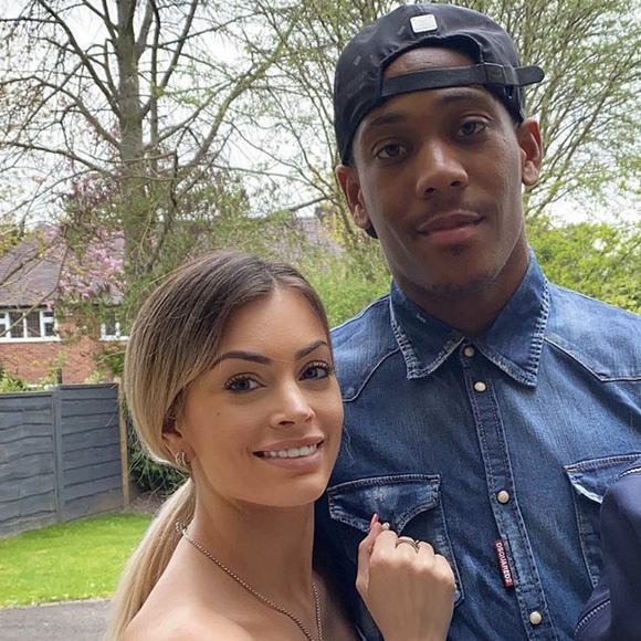 Mélanie Da Cruz et son mari le footballeur Anthony Martial avec leur fils Swan - Instagram, 12 avril 2020