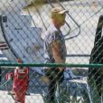 Exclusif - Tom Hanks et sa femme Rita Wilson sont de retour à Los Angeles après avoir contracté le coronavirus (COVID-19) et être restés en quarantaine en Australie. Ils sont arrivés en jet privé sur le tarmac de l'aéroport de Van Nuys à Los Angeles, le 27 mars 2020.  Tom Hanks and wife Rita Wilson have made back to Los Angeles via private plane after being diagnosed with the Coronavirus and staying in isolation in Australia. The pair apparently have recovered from the virus and were allowed to leave for home.27/03/2020 - Los Angeles