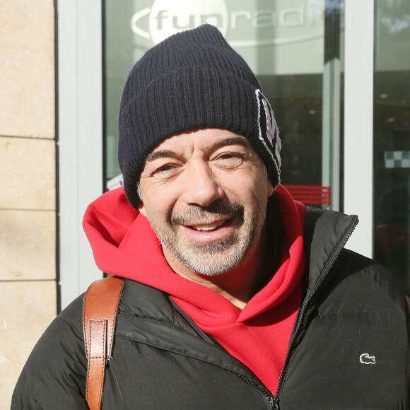 Stéphane Plaza arrive dans les studios de RTL à Paris, le 20 novembre 2019. © Jonathan Rebboah / Panoramic / Bestimage