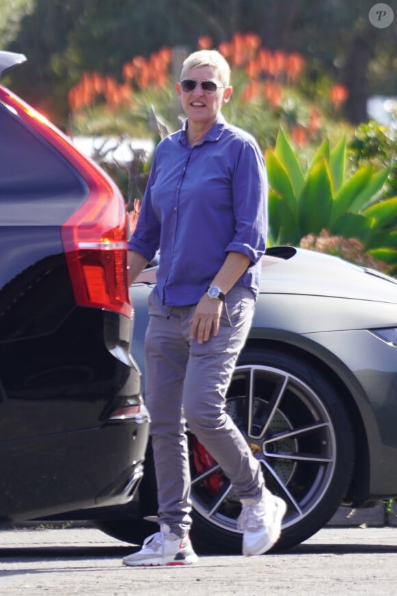 Exclusif - Ellen DeGeneres se promène dans les rues de Santa Barbara, le 15 février 2020.