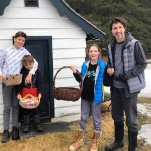 Justin Trudeau a passé le week-end de Pâques en famille dans sa résidence secondaire, au Québec. Avril 2020.