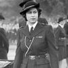 La reine Elizabeth en uniforme à Londres en 1946.