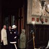 La reine Elizabeth visite le château de Windsor après le terrible incendie de 1992.