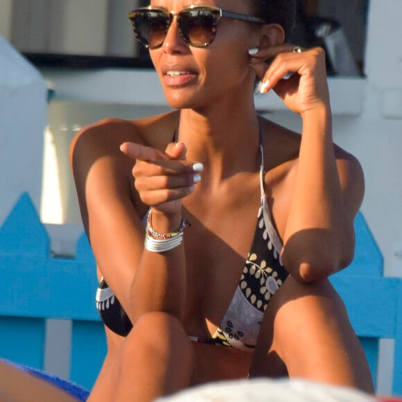 Exclusif - Sonia Rolland seule en vacances à Ibiza, Espagne, le 24 août 2018. Sonia Rolland (Miss France 2000) se ressource avant la rentrée sur la plage du restaurant Turquoise by Cathy Guetta avant de se rendre au restaurant Bikini by Cathy Guetta.