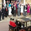 Le reine Elisabeth II d'Angleterre, le prince Philip duc d'Edimbourg et la famille royale - La princesse Eugenie et son mari Jack Brooksbank partent en calèche après leur cérémonie de mariage au château de Windsor le 12 octobre 2018.