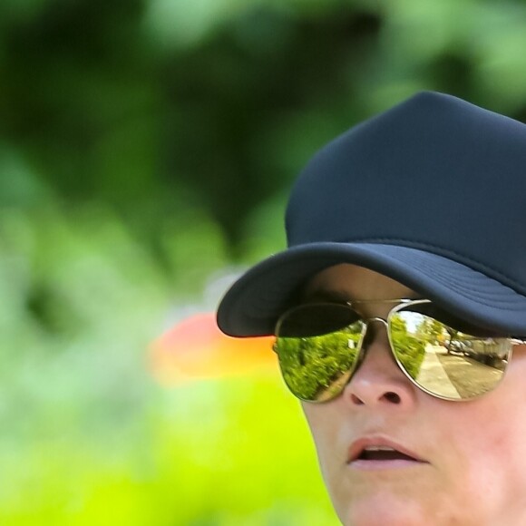 Reese Whiterspoon fait du jogging pour entretenir sa forme pendant le confinement à Los Angeles, dû au coronavirus (Covid-19), le 7 avril 2020.