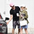 Exclusif - Reese Witherspoon sort prendre un café et faire du shopping avec son mari Jim Toth à Brentwood, Los Angeles, Californie, Etats-Unis, le 7 mars 2020.