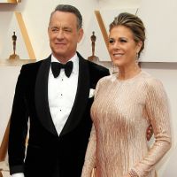 Covid-19 : Tom Hanks révèle que sa femme "rampait au sol" à cause du virus