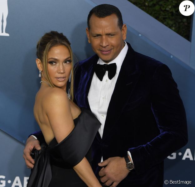 Jennifer Lopez et son fiancé Alex Rodriguez - Photocall - 26e cérémonie annuelle des "Screen Actors Guild Awards" ("SAG Awards") au "Shrine Auditorium" à Los Angeles, le 19 janvier 2020.