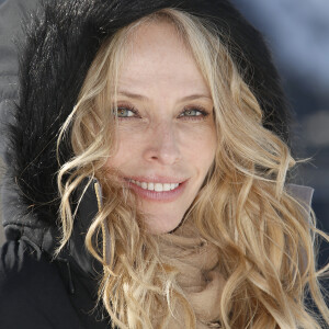 Tonya Kinzinger lors du photocall du feuilleton télévisé "Un si grand soleil" lors du 22e Festival des créations télévisuelles de Luchon, France, le 8 février 2020. © Christophe Aubert/Bestimage