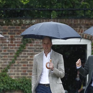 Catherine Kate Middleton,duchesse de Cambridge, Le prince William, duc de Cambridge et le prince Harry lors d'une promenade dans les jardins du palais de Kensington pour saluer la mémoire de Lady Diana à Londres le 30 août 2017.