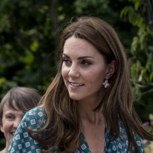 Catherine (Kate) Middleton, duchesse de Cambridge, invite les enfants du centre Anna Freud, de l'hôpital Evelina pour enfants, de Action for Children et de Place2Be à se joindre à elle pour un pique-nique suivi d'une chasse au trésor et une identification d'insectes. La conception de ce jardin a été une nouvelle fois créée grâce à une collaboration entre Son Altesse Royale et des architectes paysagiste de A.Davies et A.White et RHS. Londres, le 1er juillet 2019