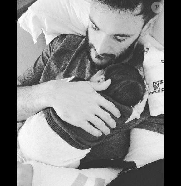 Hugo Lloris, blessé au coude, se repose avec son fils Léandro. Photo prise par sa femme Marine et publiée sur Instagram le 6 octobre 2019.