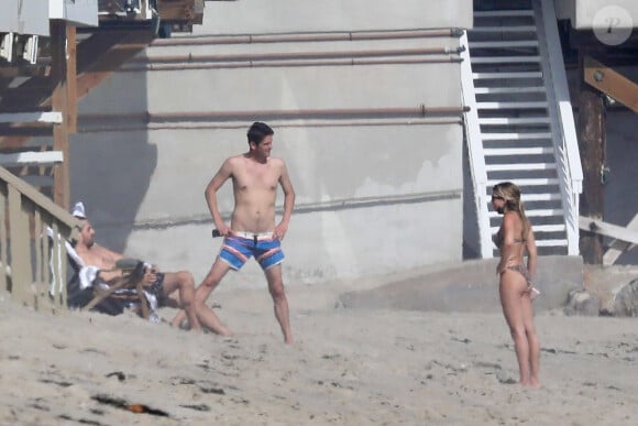 Exclusif - Sofia Richie - Alors que le confinement est imposé pour limiter la propagation de l'épidémie de Coronavirus (Covid-19) Sofia Richie bronze en bikini sur la plage de Malibu le 24 avril 2020.