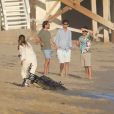 Exclusif - Sofia Richie et son compagnon Scott Disick - Alors que le confinement est imposé pour limiter la propagation de l'épidémie de Coronavirus (Covid-19) Sofia Richie fait une promenade en moto sur la plage de Malibu le 24 avril 2020.