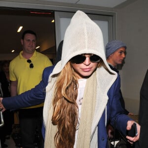 Lindsay Lohan arrive a l'aeroport de Los Angeles, le 18 avril 2013.