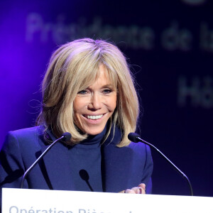 La Première Dame Brigitte Macron, présidente de la Fondation Hôpitaux de Paris – Hôpitaux de France Disneyland Paris a accueilli 300 enfants hospitalisés avec la Fondation Hôpitaux de Paris – Hôpitaux de France pour une journée inoubliable en compagnie de la Première Dame et présidente de la Fondation Hôpitaux de Paris – Hôpitaux de France, le parrain de l'Opération Pièces Jaunes 2020, la présidente de Disneyland Paris et d'autre personnalités à Marne-la-Vallée, France, le 29 janvier 2020. © Dominique Jacovides/Bestimage