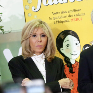 Brigitte Macron (Présidente de la Fondation Hôpitaux de Paris-Hôpitaux de France) et Didier Deschamps, parrain de l'opération Pièces Jaunes 2020 lors du lancement de la 31ème édition de l'opération Pièce Jaunes au Centre Hospitalier Régional d'Orléans le 8 janvier 2020.  © Dominique Jacovides / Bestimage