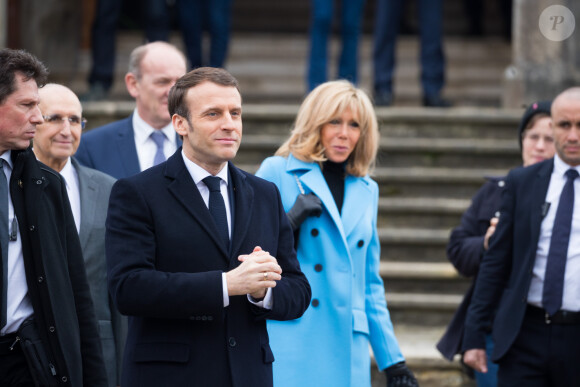 Le président de la république Emmanuel Macron et la Première Dame Brigitte Macron à la sortie de la mairie du Touquet après avoir voté pour le premier tour des élections municipales le 15 mars 2020. © Tiziano Da Silva / Bestimage