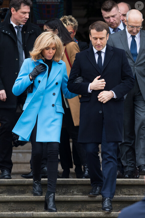 Le président de la république Emmanuel Macron et la Première Dame Brigitte Macron à la sortie de la mairie du Touquet après avoir voté pour le premier tour des élections municipales le 15 mars 2020. © Tiziano Da Silva / Bestimage