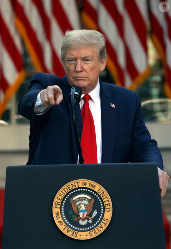 Le président Donald Trump lors d'une conférence de presse à la Maison Blanche sur fond de coronavirus (COVID-19) le 27 avril 2020.