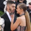 Gigi Hadid et son petit ami Zayn Malik - Soirée Costume Institute Benefit Gala 2016 (Met Ball) sur le thème de "Manus x Machina" au Metropolitan Museum of Art à New York, le 2 mai 2016.