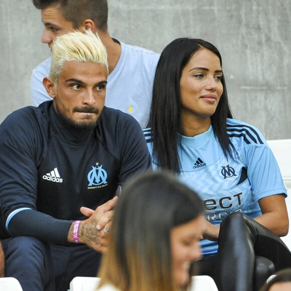 Exclusif - Julien Tanti (Les Marseillais), sa compagne Manon Marsault et un ami dans les tribunes du stade Vélodrome lors du match Olympique de Marseille (OM) à Toulouse Football Club (TFC) à Marseille, le 14 août 2016. © Pierre Pérusseau/Bestimage