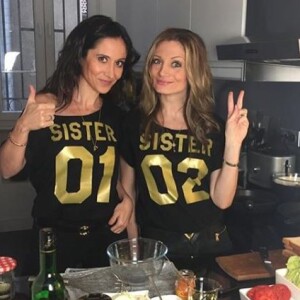 Fabienne Carat avec sa soeur Carole ont participé à l'émission "Tous en cuisine" de Cyril Lignac le 30 avril 2020.