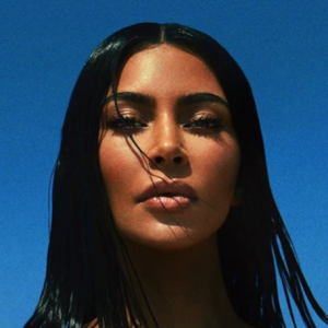Kim Kardashian photographiée par Greg Swales pour sa marque de sous-vêtements, Skims. Avril 2020.