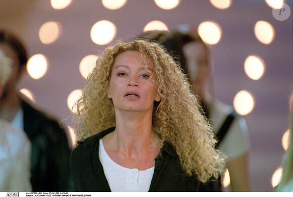 Archives - Raphaëlle Ricci sur le plateau de l'émission Vivement dimanche le 27 avril 1999