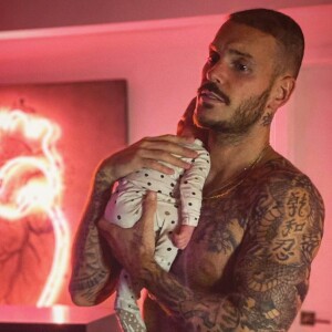 M. Pokora avec son fils Isaiah dans les bras le 12 février 2020.