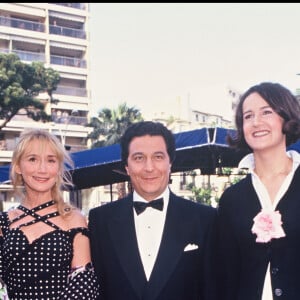 Archives - Marie-Anne Chazel, Christian Clavier et Valérie Lemercier présentent "Les visiteurs" au Festival de Cannes. Le 21 mars 1993.