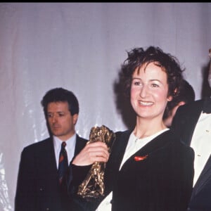 Archives - Valérie Lemercier, César du Meilleur second rôle féminin pour "Les visiteurs" avec Alain Terzian. Paris. Le 2 mars 1994.