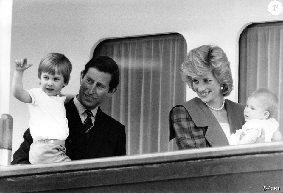 Lady Diana Le Prince Charles Et Leurs Enfants William Et Harry En