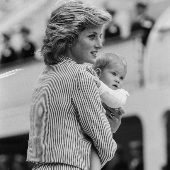 Lady Diana et son fils le prince Harry en 1985.