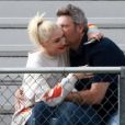 Gwen Stefani est allée soutenir son fils Kingston à un match de football avec son compagnon Blake Shelton à Los Angeles. Gwen et Blake, très amoureux, se câlinent et s'embrassent dans les tribunes en regardant le match! Le 14 décembre 2019