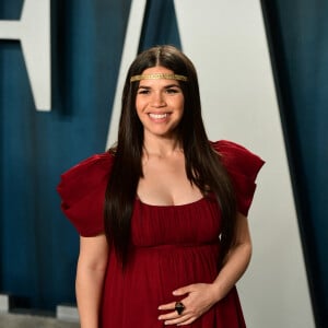 America Ferrera (enceinte) lors du photocall des arrivées de la 92e cérémonie des Oscars 2019 au Hollywood and Highland à Los Angeles, Californie, Etats-Unis, le 9 février 2020.