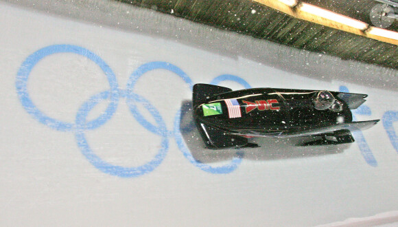Pavle Jovanovic, membre de l'équipe de bobsleigh des États-Unis (photographié lors des Jeux Olympiques d'hiver de Turin en février 2006), est mort le 3 mai 2020.