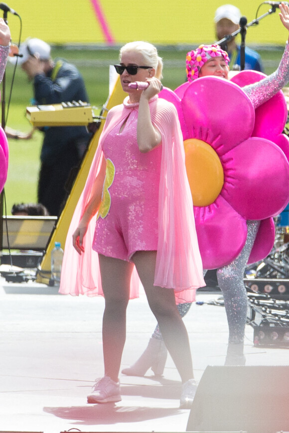 Katy Perry, enceinte, lors de la finale de l'ICC Womens T20 à Melbourne, en Australie. Le 8 mars 2020.