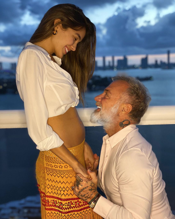 Gianluca Vacchi et sa compagne Sharon Fonseca, enceinte. Mai 2020.