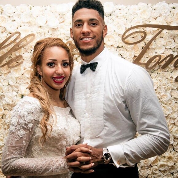 Tony Yoka a annoncé ne plus être séparé d'Estelle Mossely le 8 janvier 2020, au lendemain de la célébration de leur premier anniversaire de mariage.